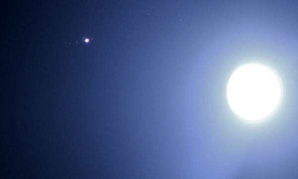 Jupiter and The Moon on Christmas Day 2012